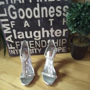 Women's Dolce by Mojo Moxy Silver Jeweled High High Heel Shoes Rhinstones Size 8